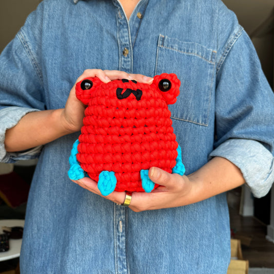 Kurt the Poison Dart Frog Extra Squeezy Crochet kit